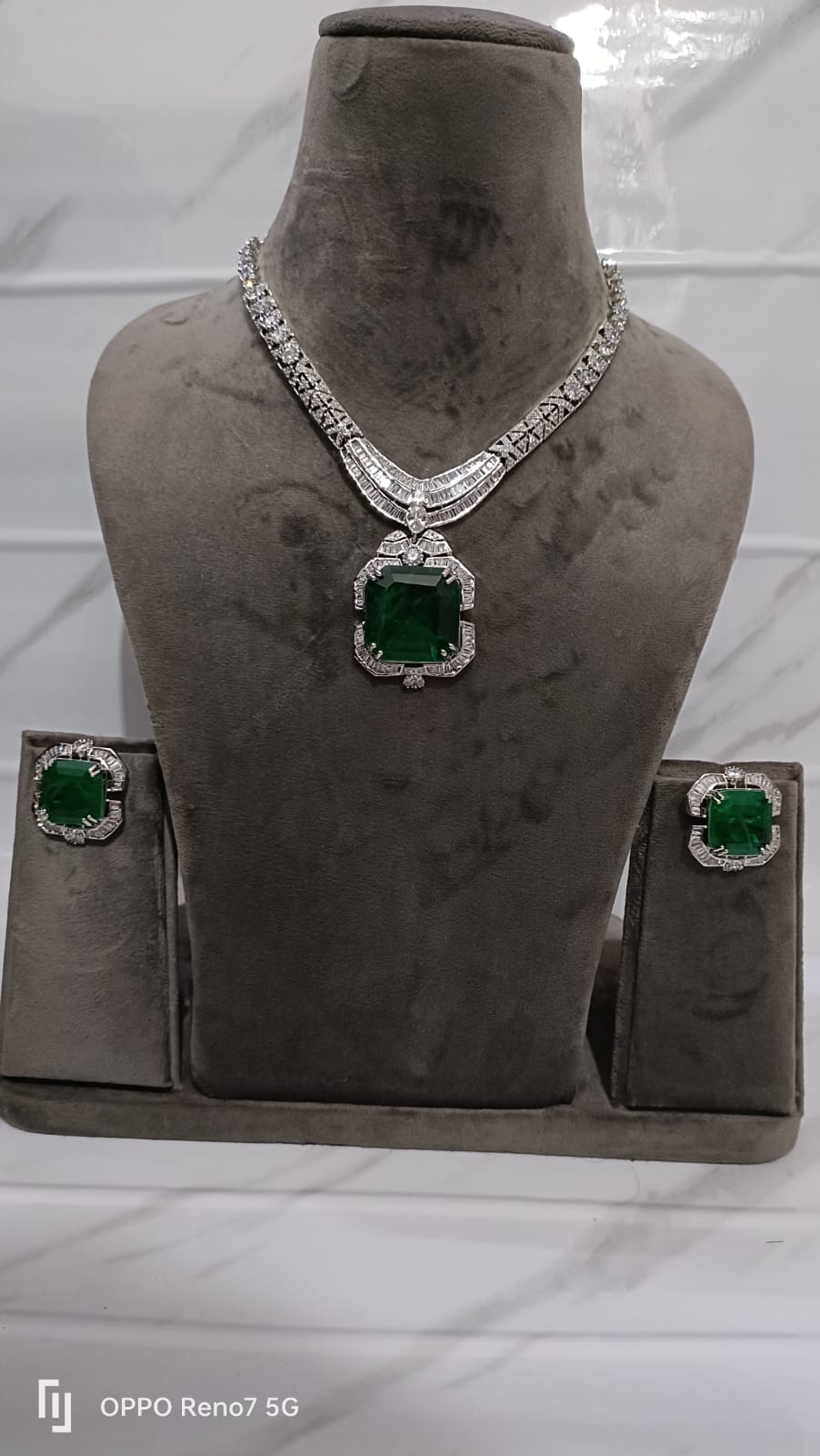 Velzora Emerald Empress Necklace Set