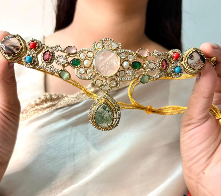 Velzora Sabhya Aabha Choker